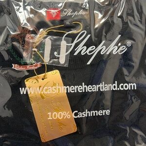 Unopened 💯 % Cashmere  men’s XL black crewneck long sleeve sweater